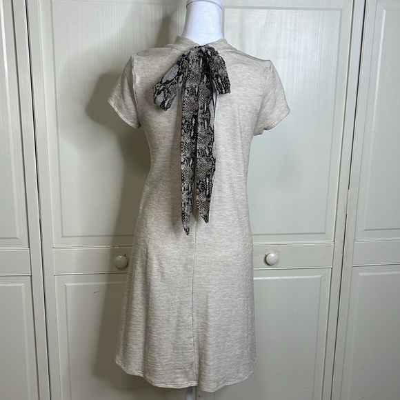 BLU PEPPER Women’s Contrast Mocked Tie Back Knit Dress Size S In Cream Size S - Picture 6 of 10